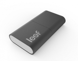 Флеш накопитель 64GB Leef Fuse, USB 2.0, магнитный черно/белый (LFFUS-064GWR)